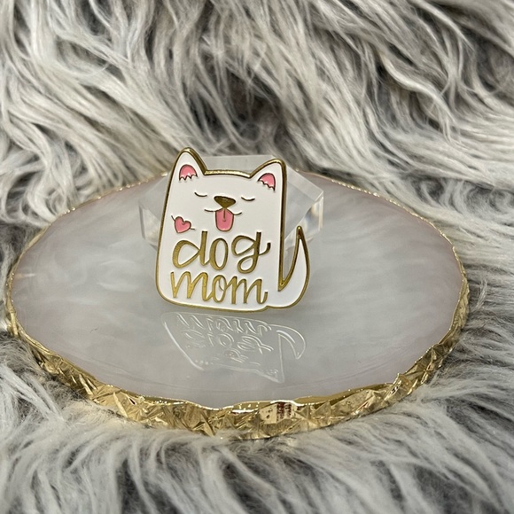 Brand New Dog Mom Enamel Pin - Picture 3 of 4